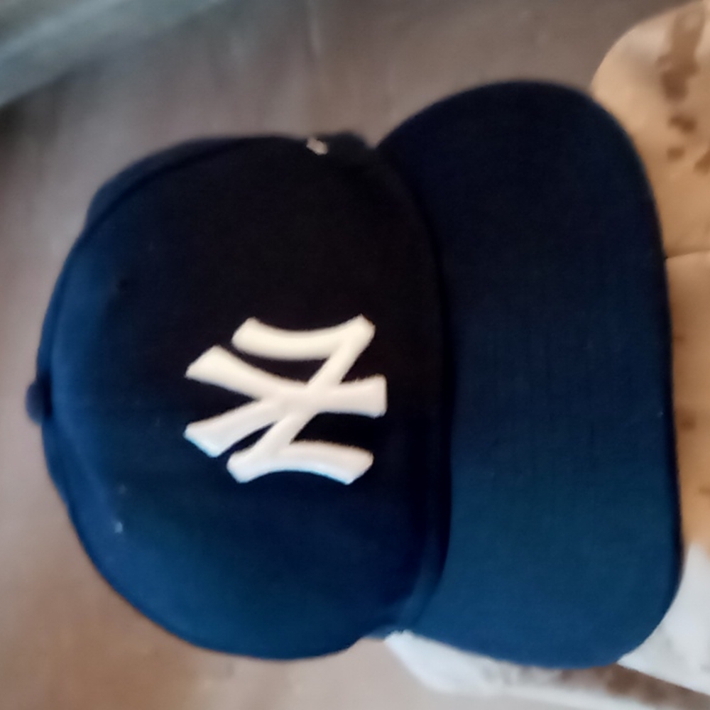 NWOT-New York Yankees official on-field cap
